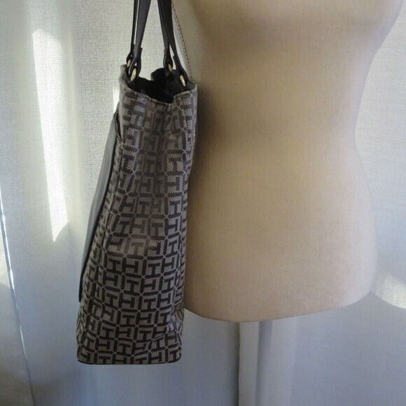 TOMMY HILFIGER. TH Monogram Brown Tote . Authentic !‎ - Picture 12 of 12